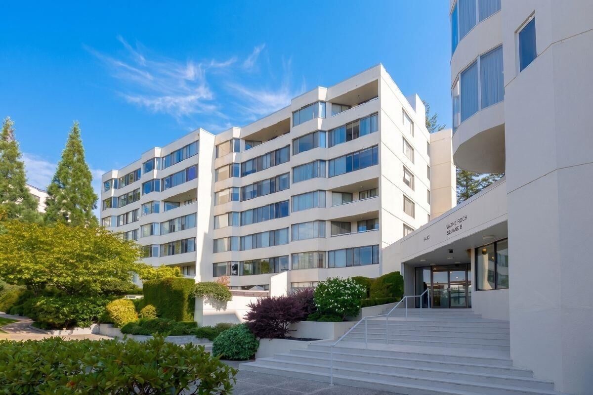 Property Photo: 1442 Foster Street 405 BC V4B 3X7