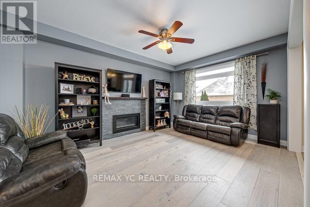 Property Photo:  114 Monarchy Street  ON L4M 0E2 
