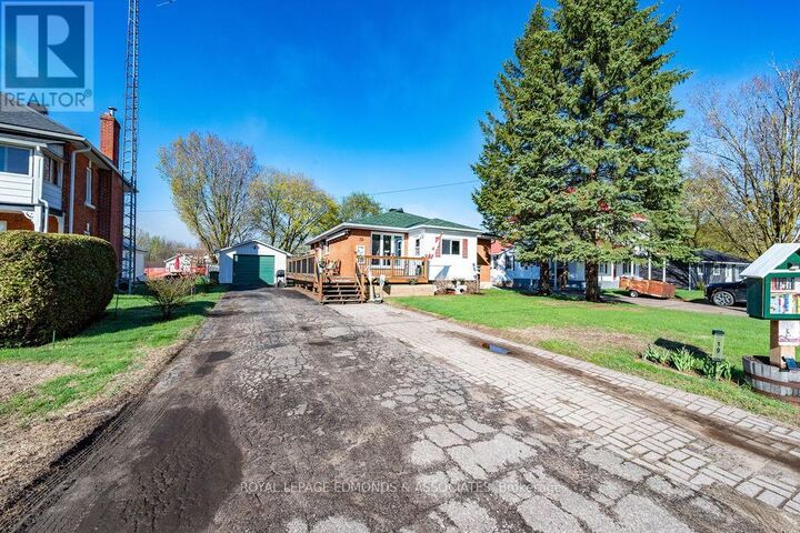 Property Photo:  19 Elliott Street  ON K0J 1C0 