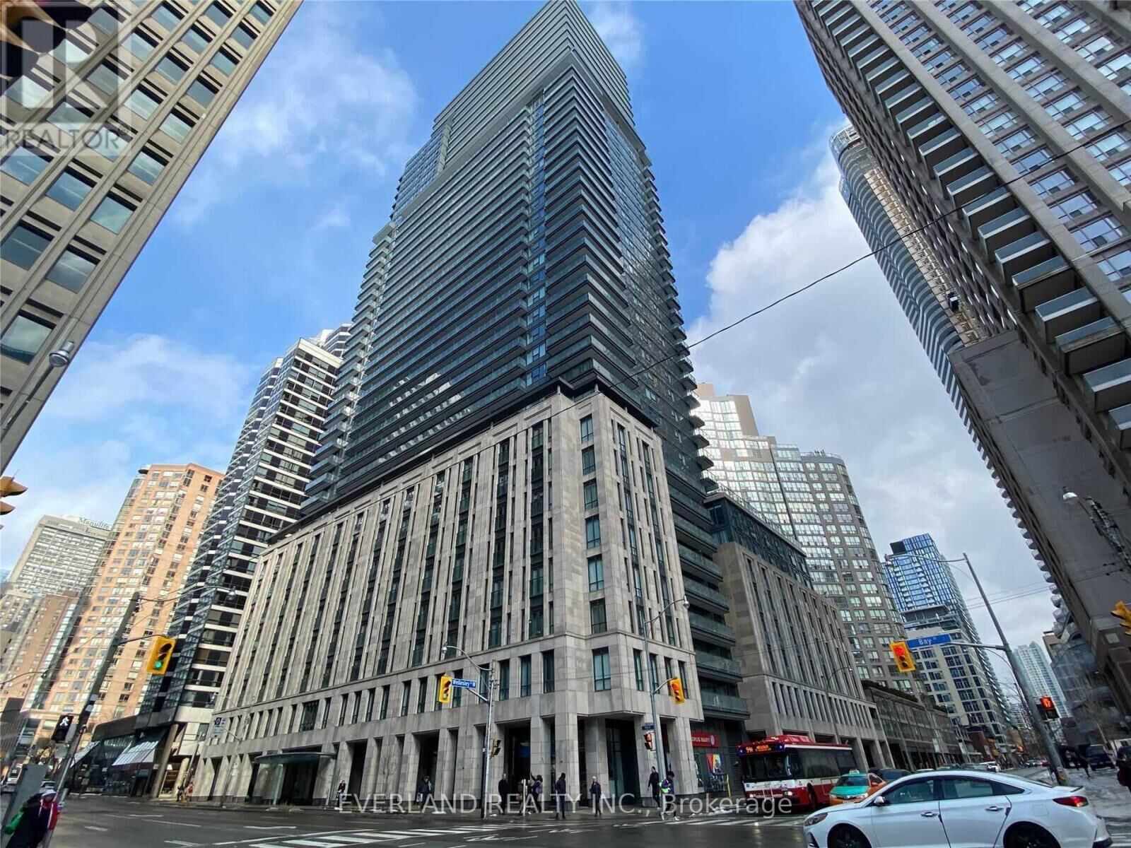 Property Photo: 955 Bay Street 1802 ON M5S 2A2