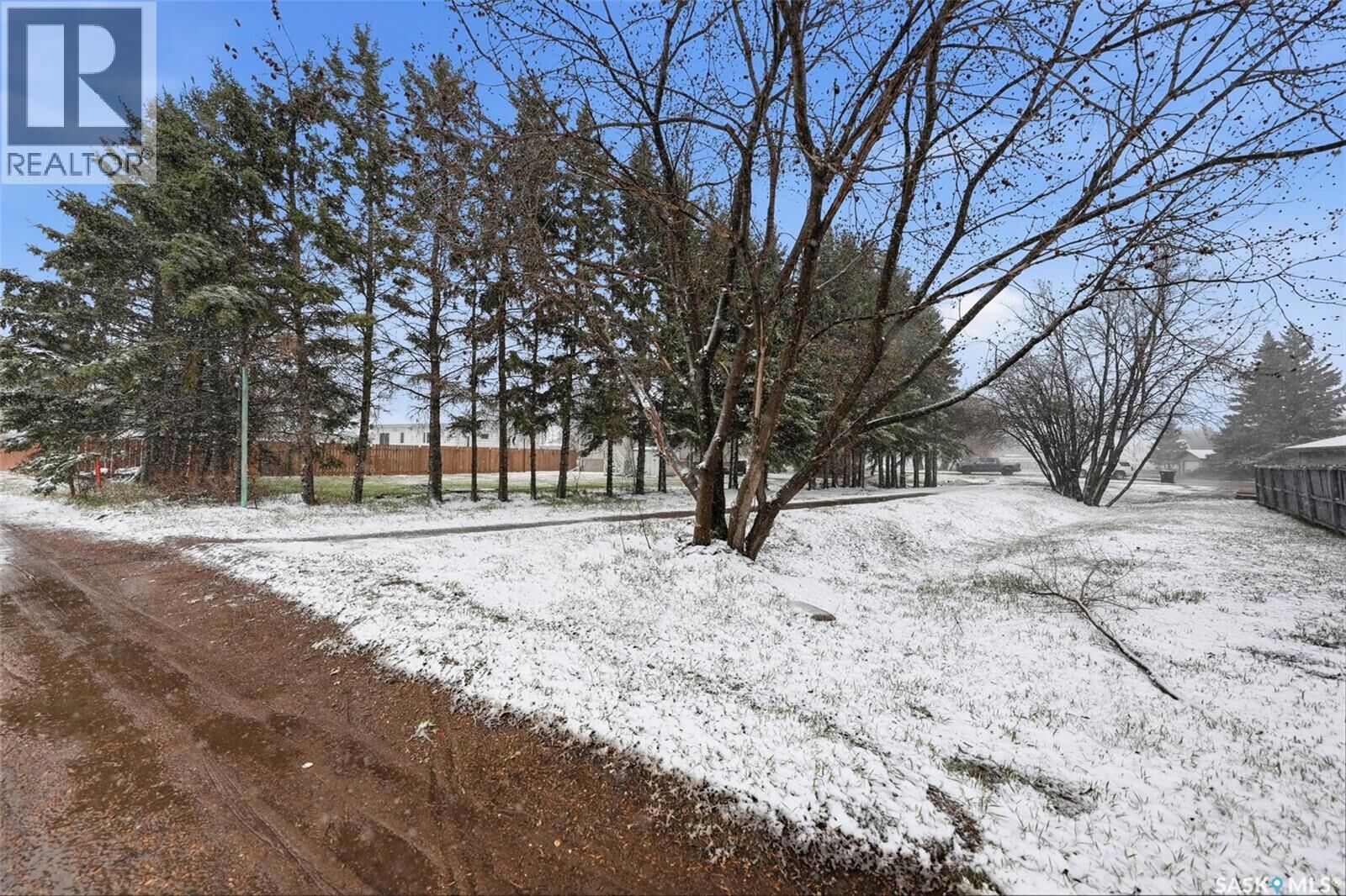Property Photo:  746 7th Street E  SK S6V 0T1 