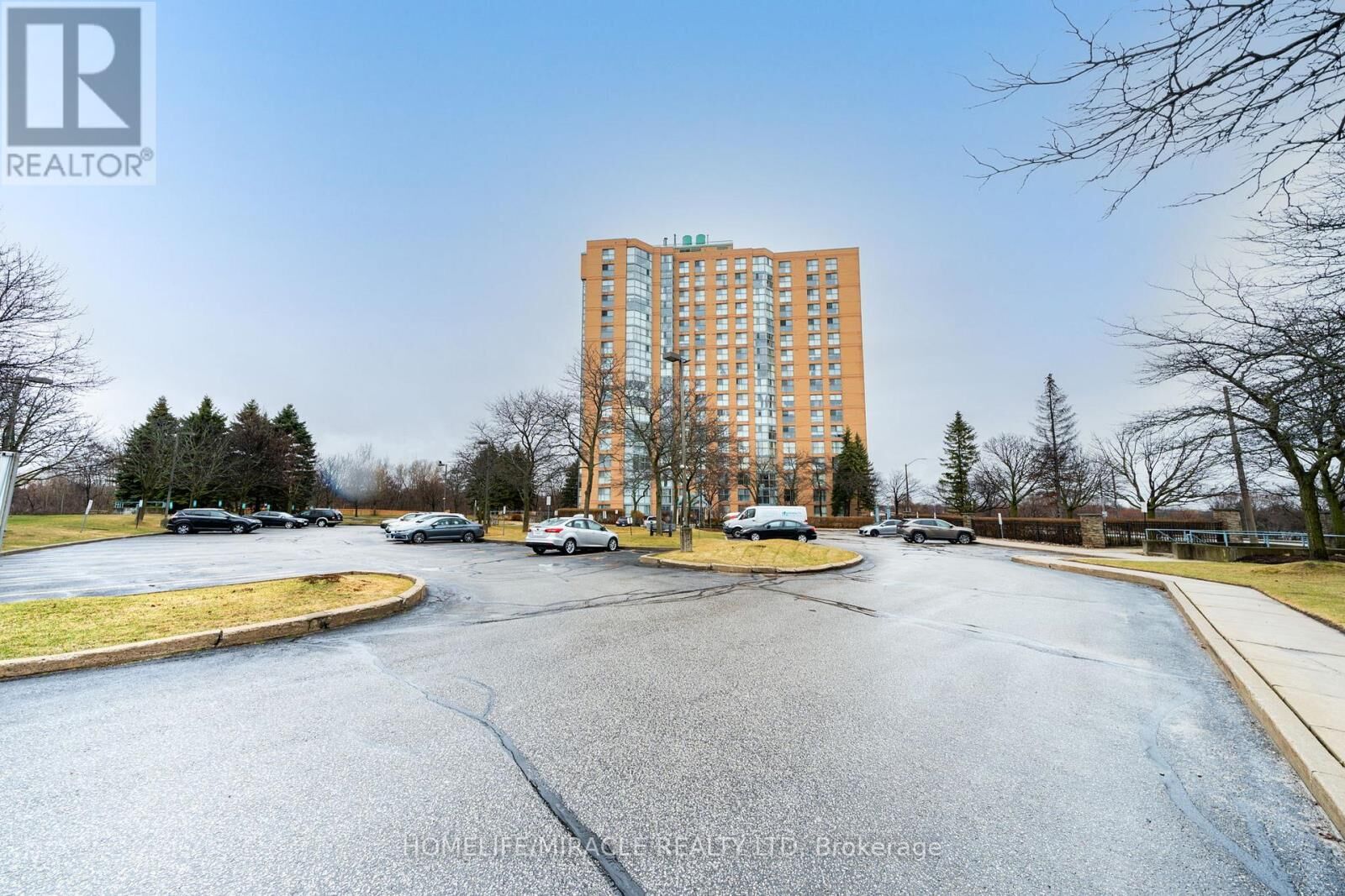Property Photo: 90 Dale Avenue 201 ON M1J 3N4