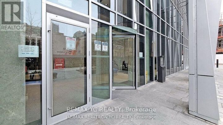 Property Photo: 1 Yorkville Avenue 710 ON M4W 0B1