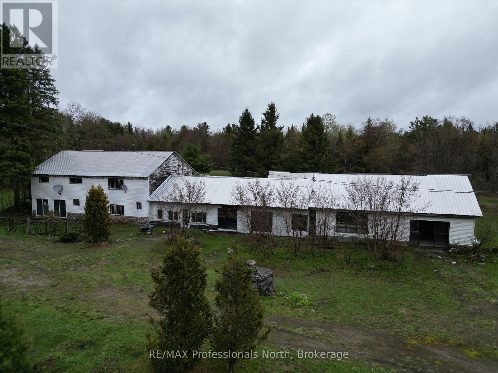 Property Photo: 3044 Gelert Road ON K0M 2K0