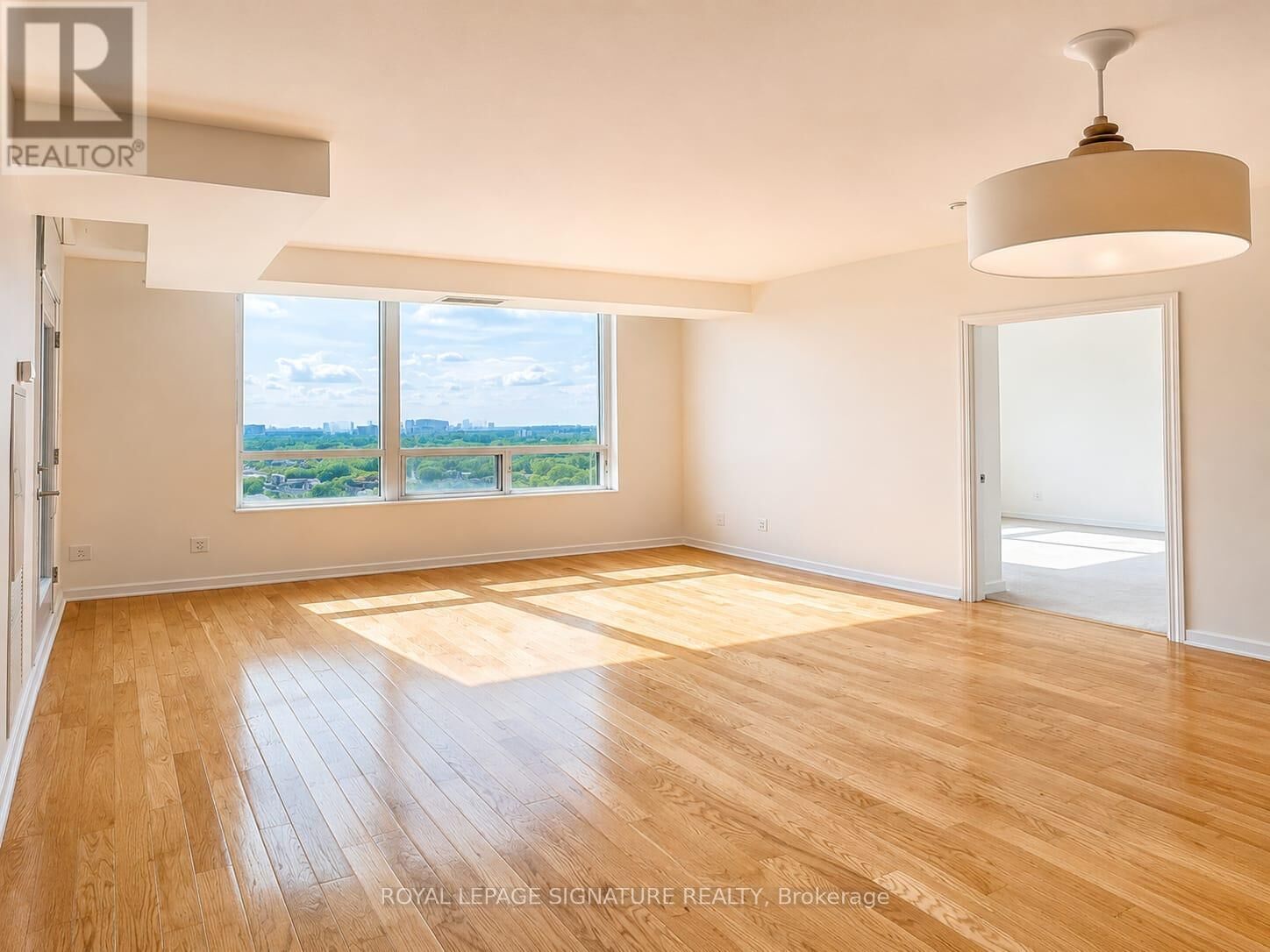 Property Photo:  503 Beecroft Road 2008  ON M2N 0A2 