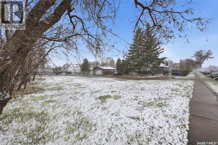 Property Photo:  743 7th Street E  SK S6V 0S9 