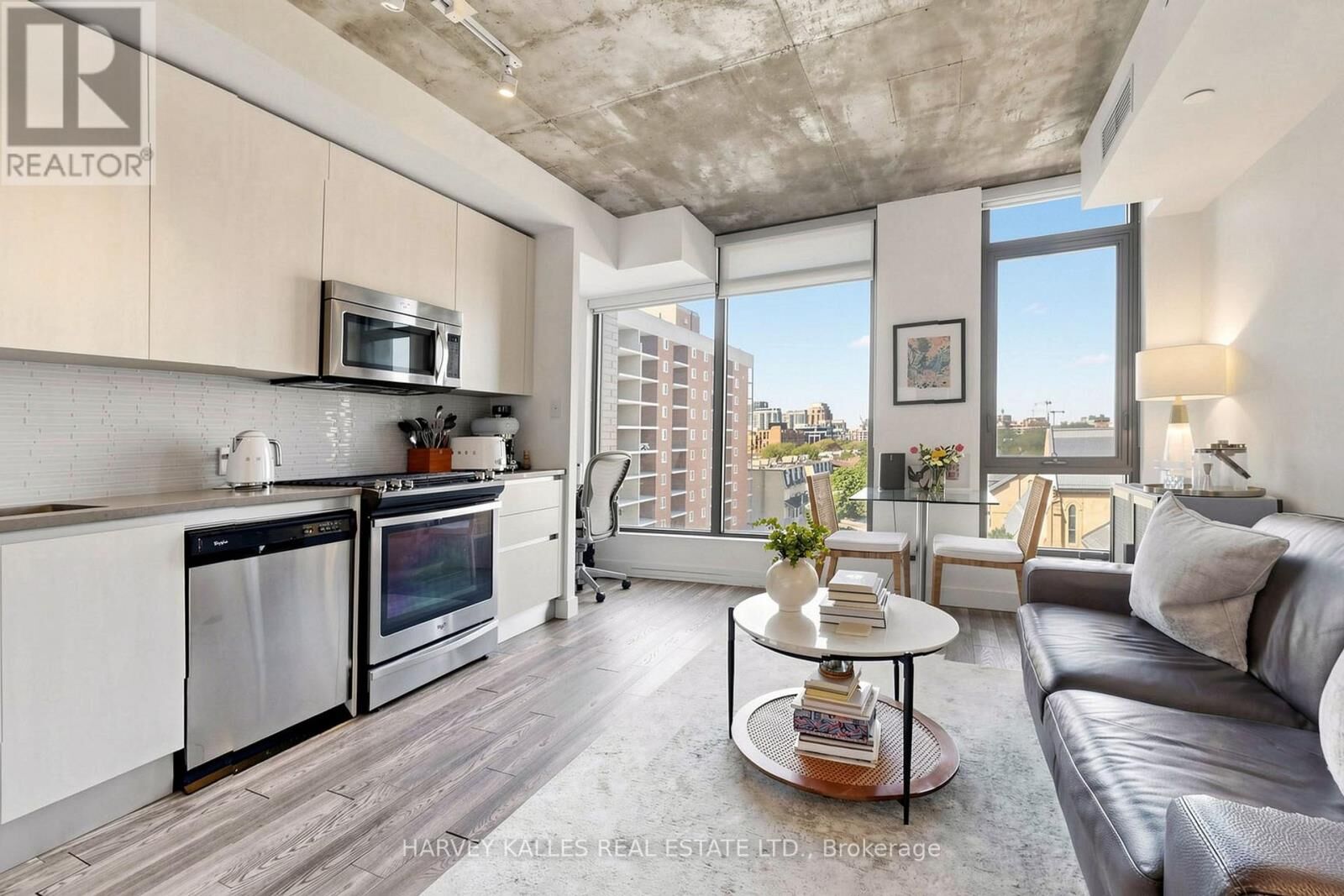 Property Photo: 111 Bathurst Street 511 ON M5V 0M9