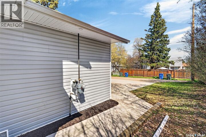 Property Photo:  546 21st Street E  SK S6V 1M4 