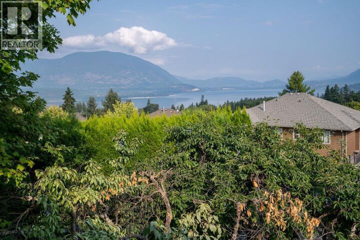 Property Photo: 2121 3 Avenue Southeast BC V1E 1K1