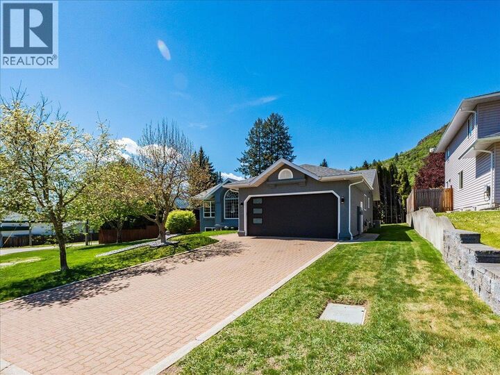 Property Photo: 900 7th Street BC V0G 1P0