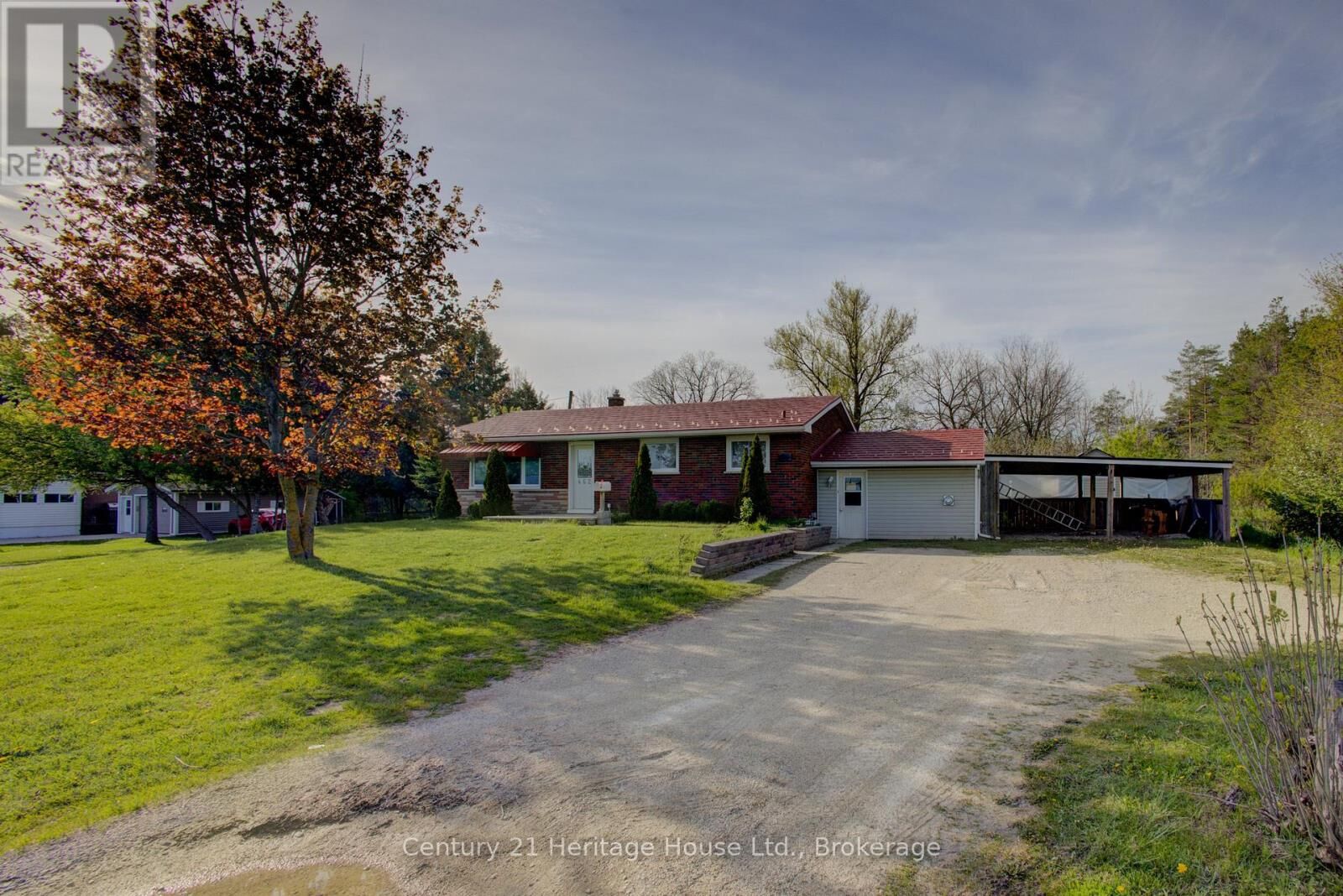 Property Photo:  462 Durham Road West  ON N0G 1R0 