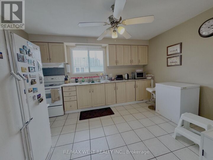 Property Photo:  516 Harris Court  ON L1N 3C7 