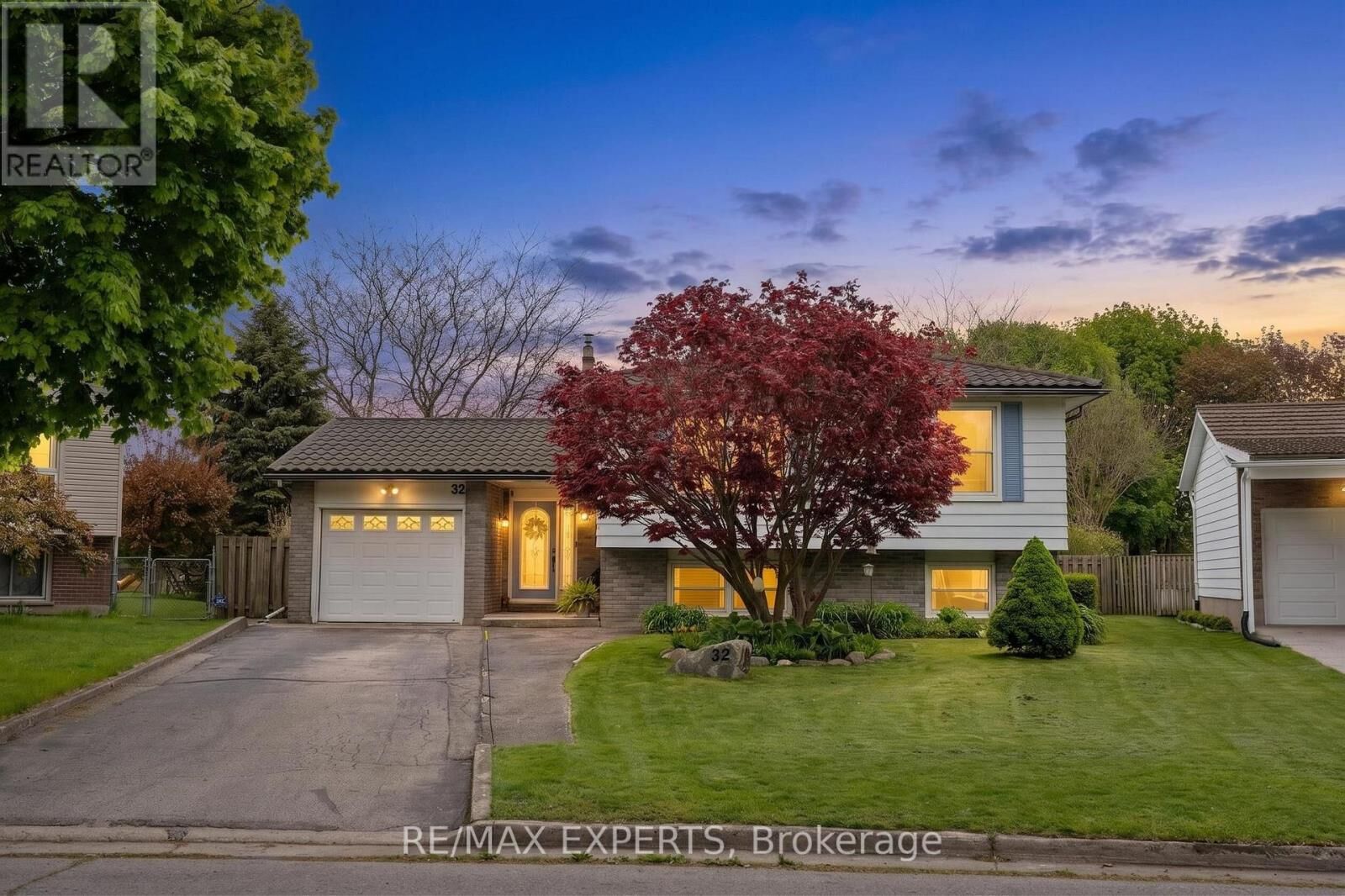 Property Photo: 32 Crestlynn Crescent ON N3Y 4V8