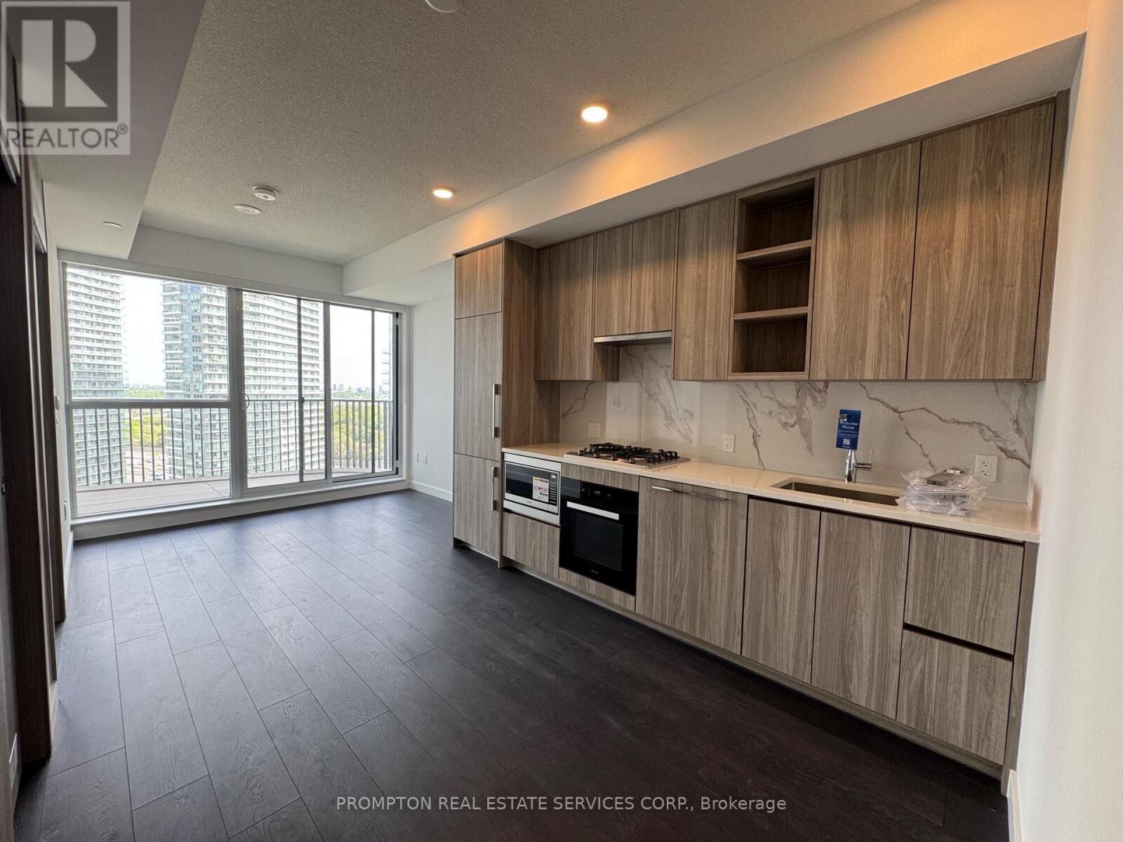 Property Photo: 18 Esther Shiner Boulevard 2012 ON M2K 0J7