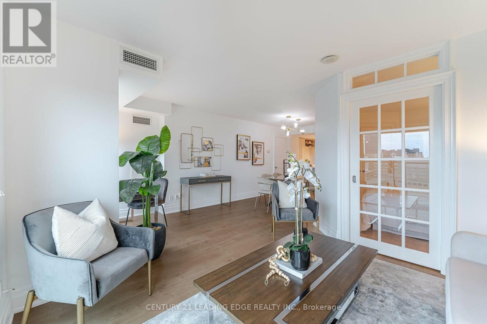 Property Photo:  8 Park Road 2906  ON M4W 3S5 