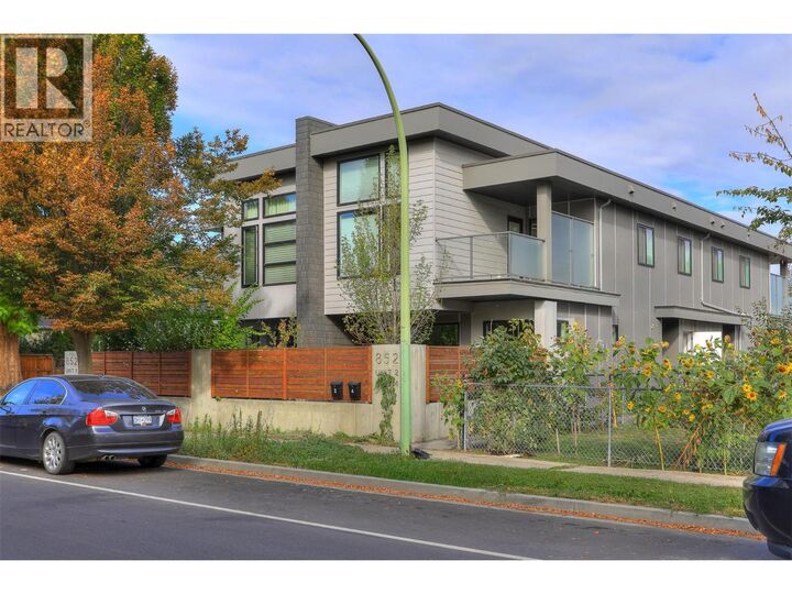 Photo de la propriété:  852 Stockwell Avenue 2  BC V1Y 6V9 