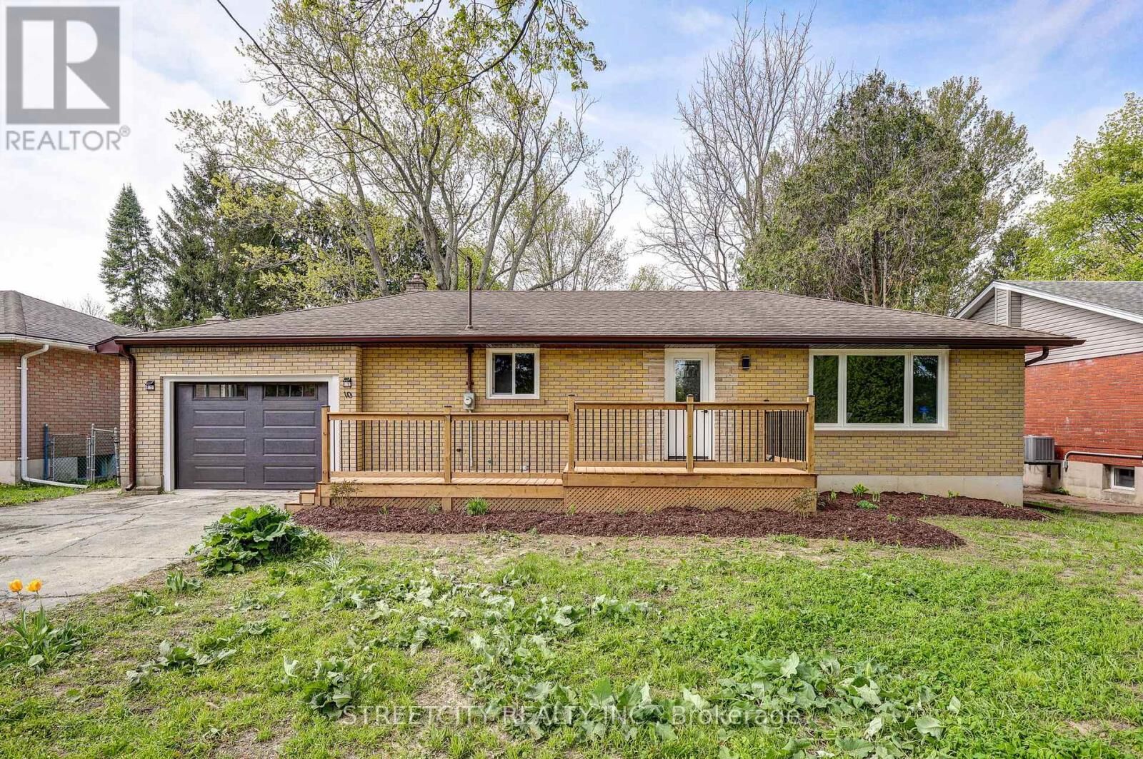 Property Photo:  10 Vineden Drive  ON N5P 2M6 