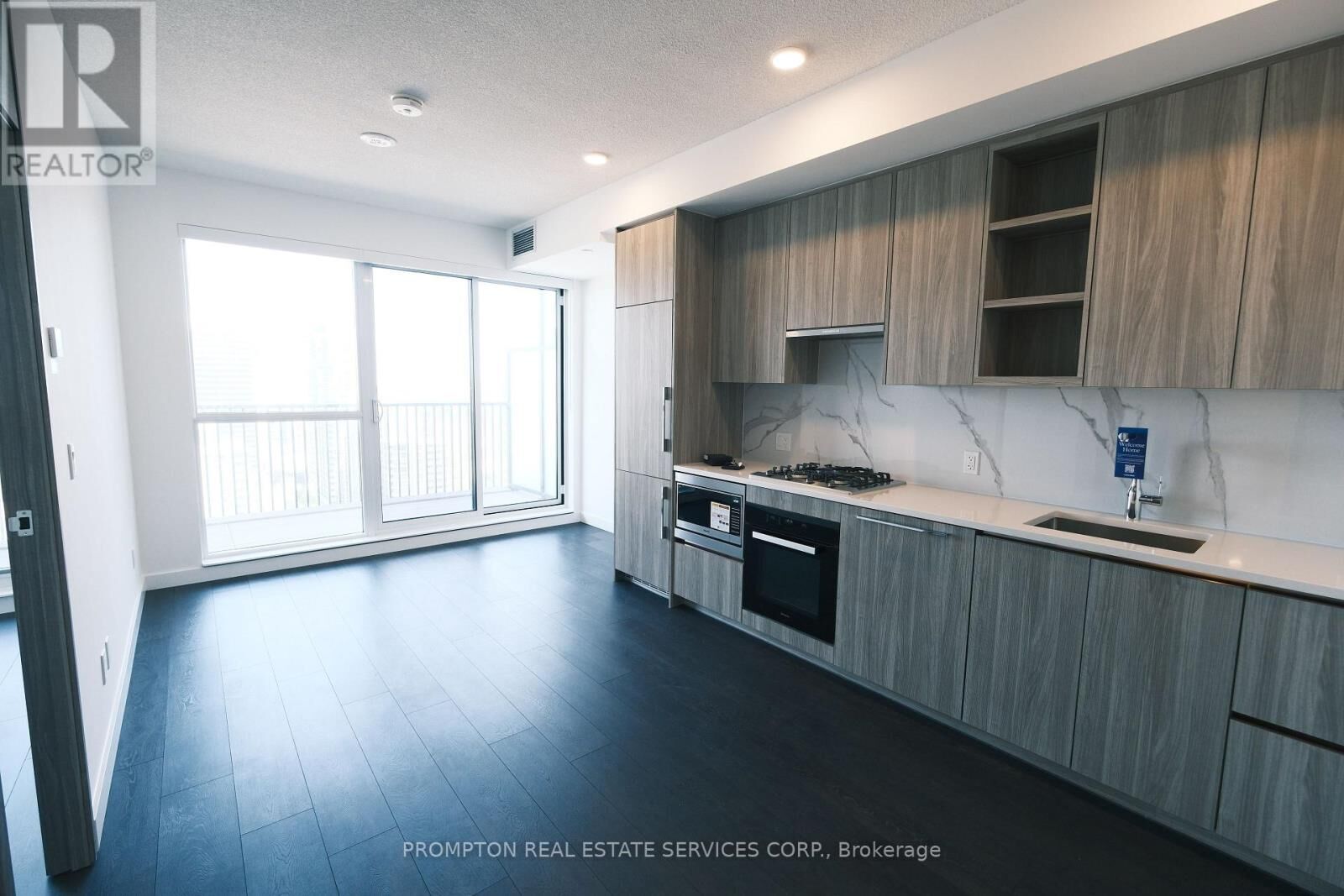 Property Photo: 75 Billes Heights 1906 ON M2K 0J8