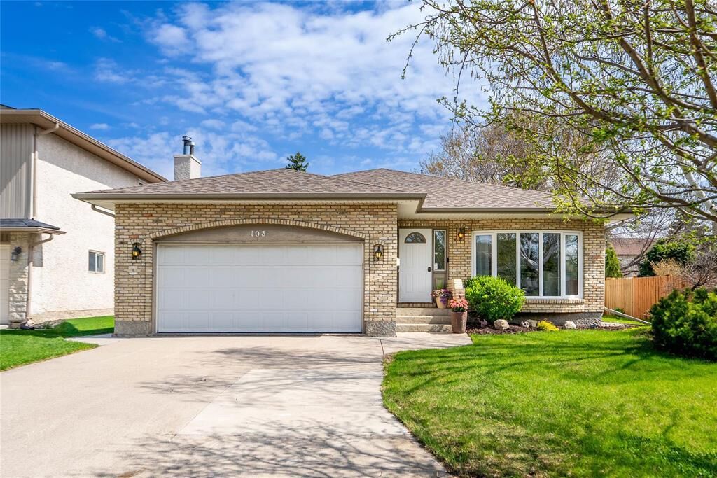 Property Photo: 103 Stoneham Crescent MB R2G 3L5