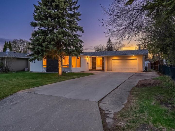Property Photo:  42 Carlyle Bay  MB R3K 0H3 