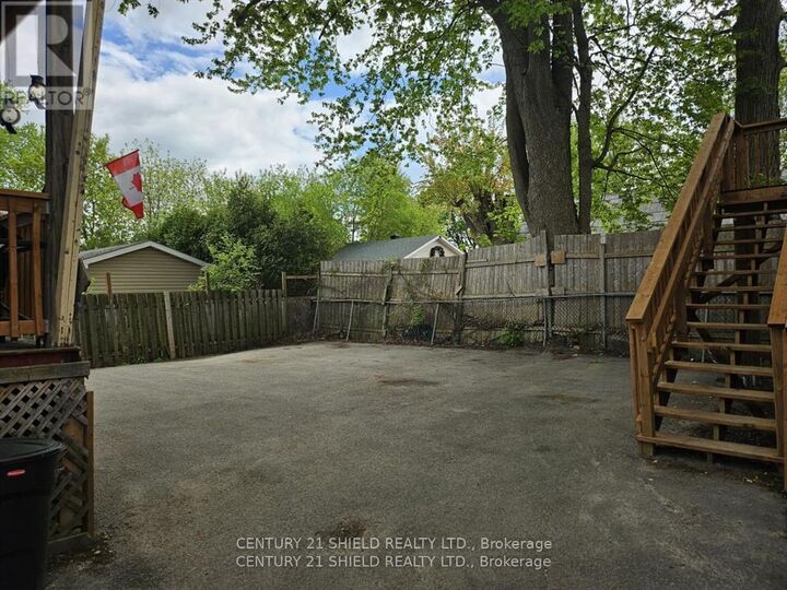 Property Photo: 125 Marlborough Street ON K6H 4A1