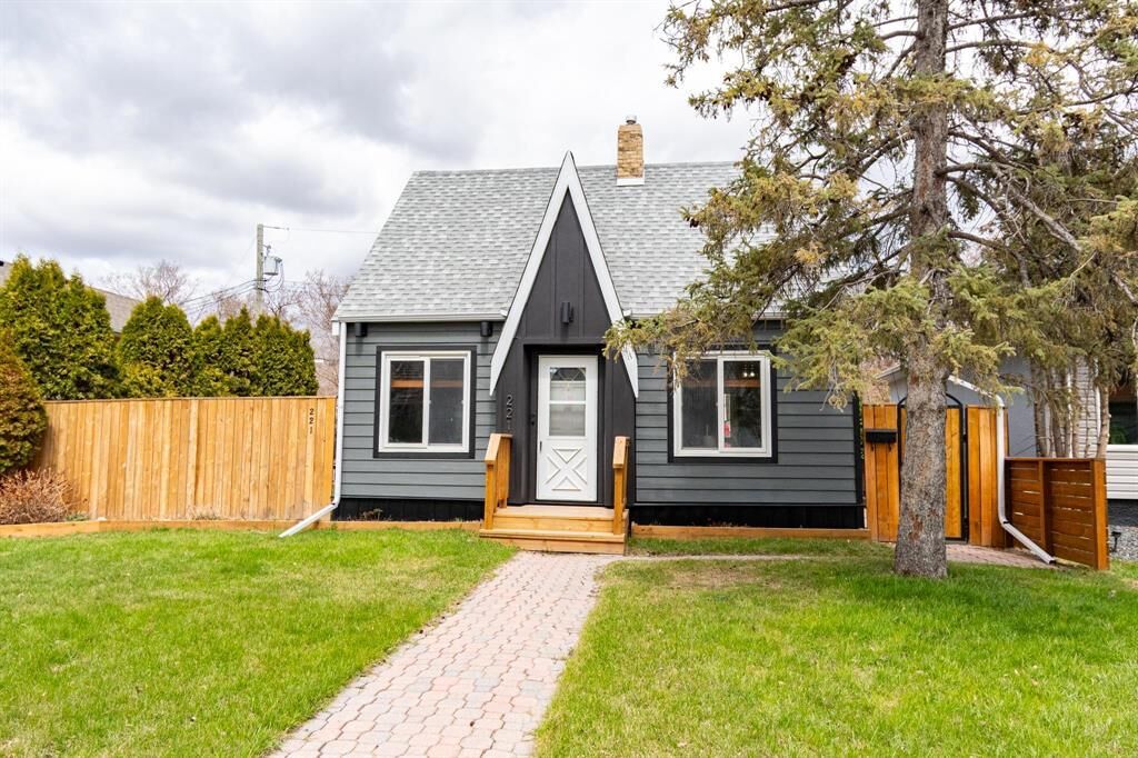 Property Photo: 221 Cheriton Avenue MB R2G 0E6