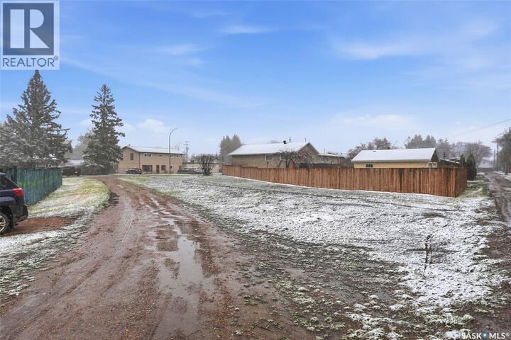 Property Photo:  757 6th Street E  SK S6V 0N9 