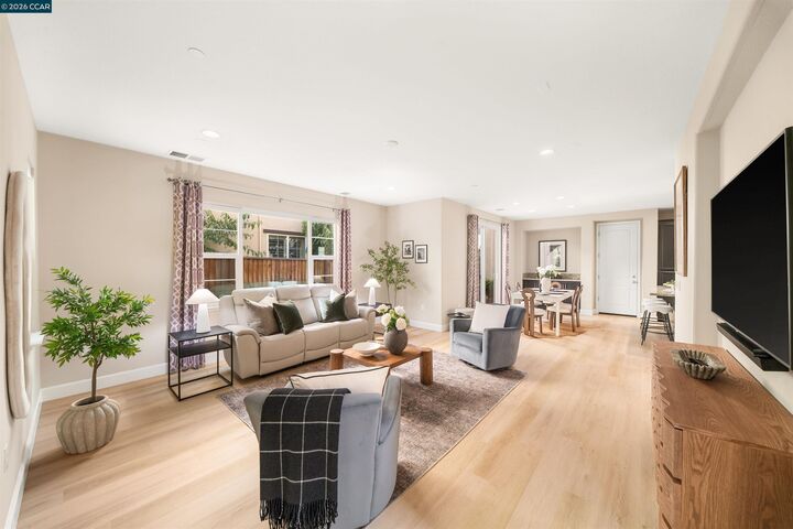 Property Photo: 2026 Poinsettia St CA 94582