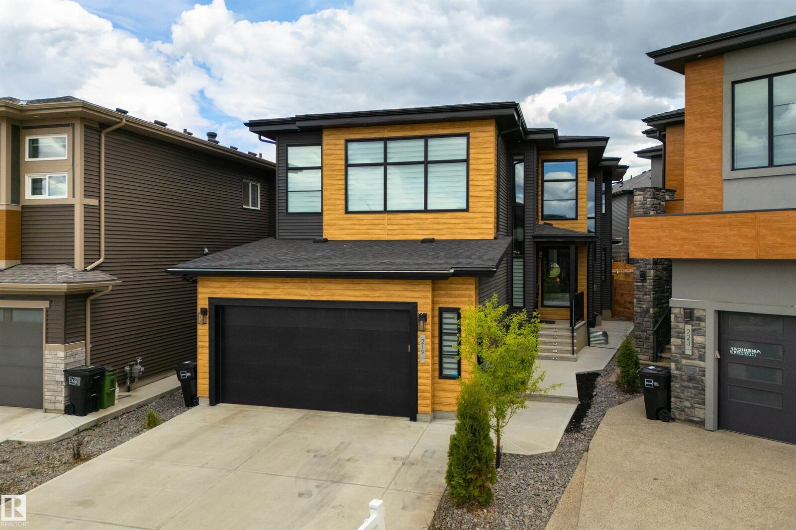 Property Photo:  219 37 Street SW  AB T6X 2W4 