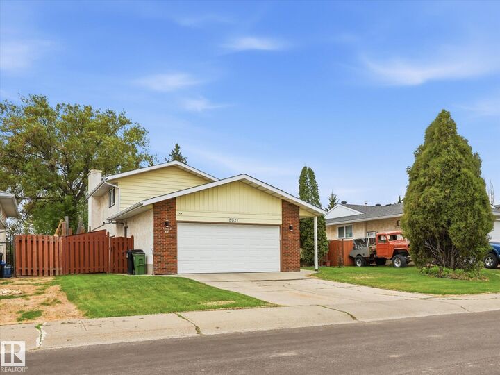Property Photo: 18627 62A Avenue NW AB T5T 2T4