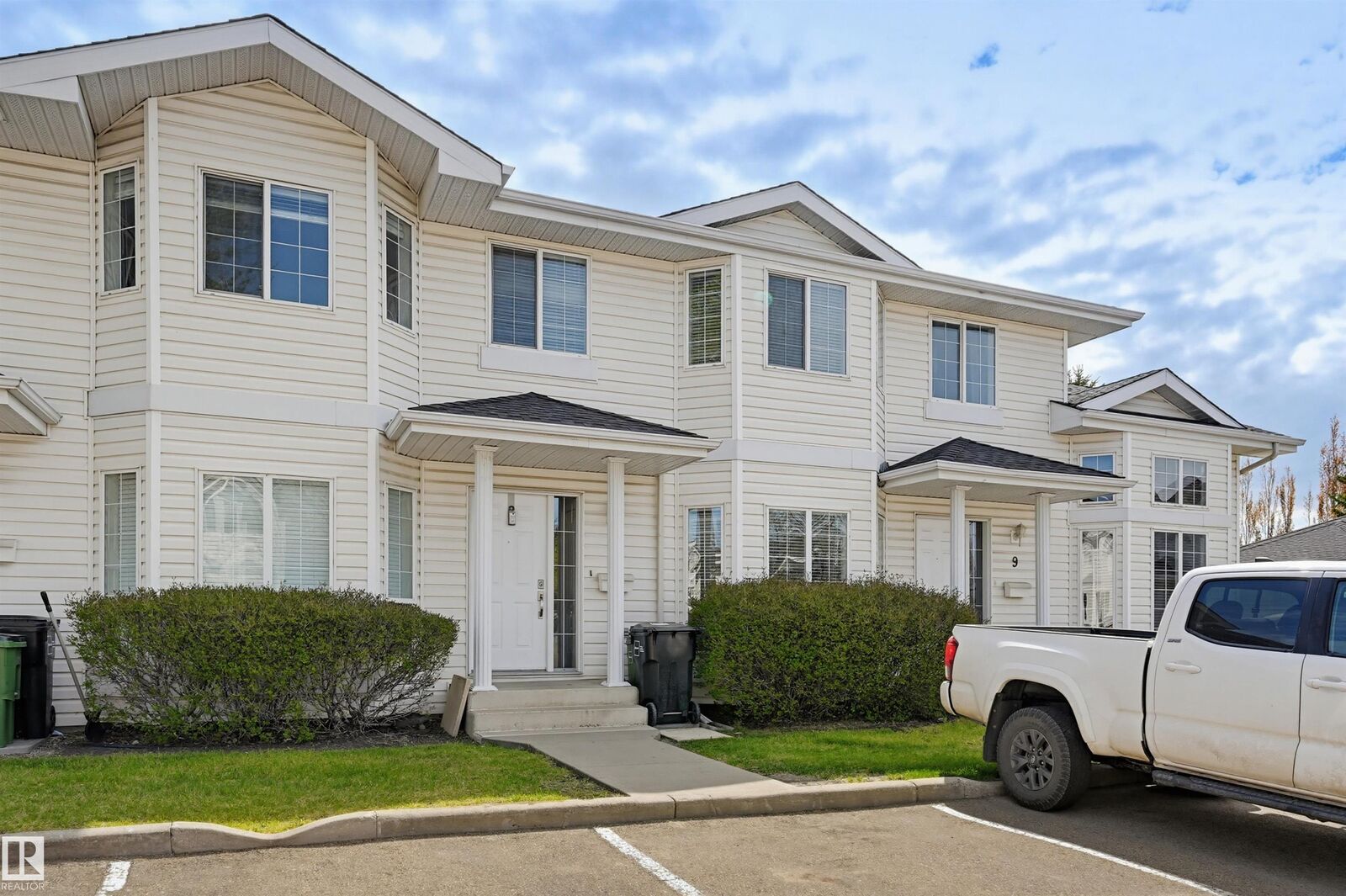 Property Photo: 3380 28A Avenue NW 11 AB T6T 1V4
