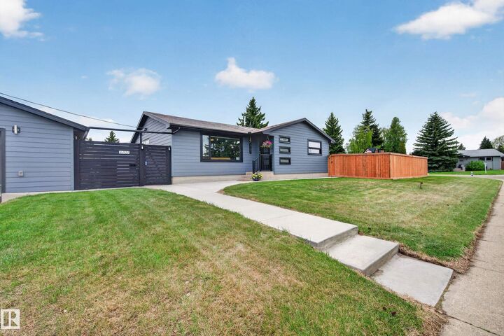 Property Photo: 6707 92B Avenue NW AB T6B 0V8