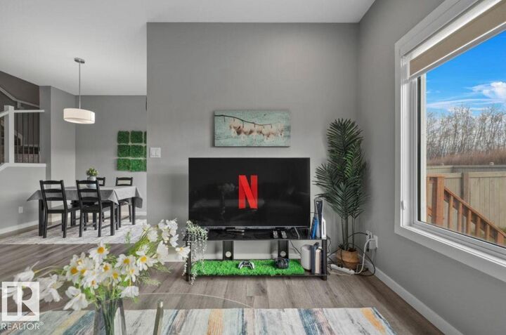 Property Photo:  243 39 Avenue NW  AB T6T 2K2 