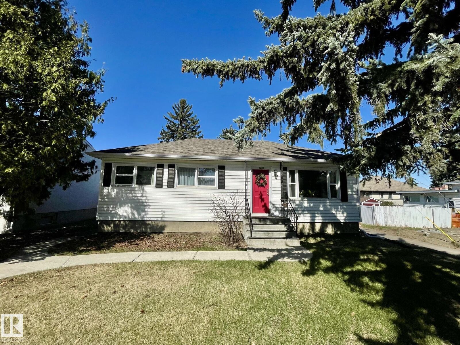 Property Photo:  9650 86 Street NW  AB T6C 3E9 