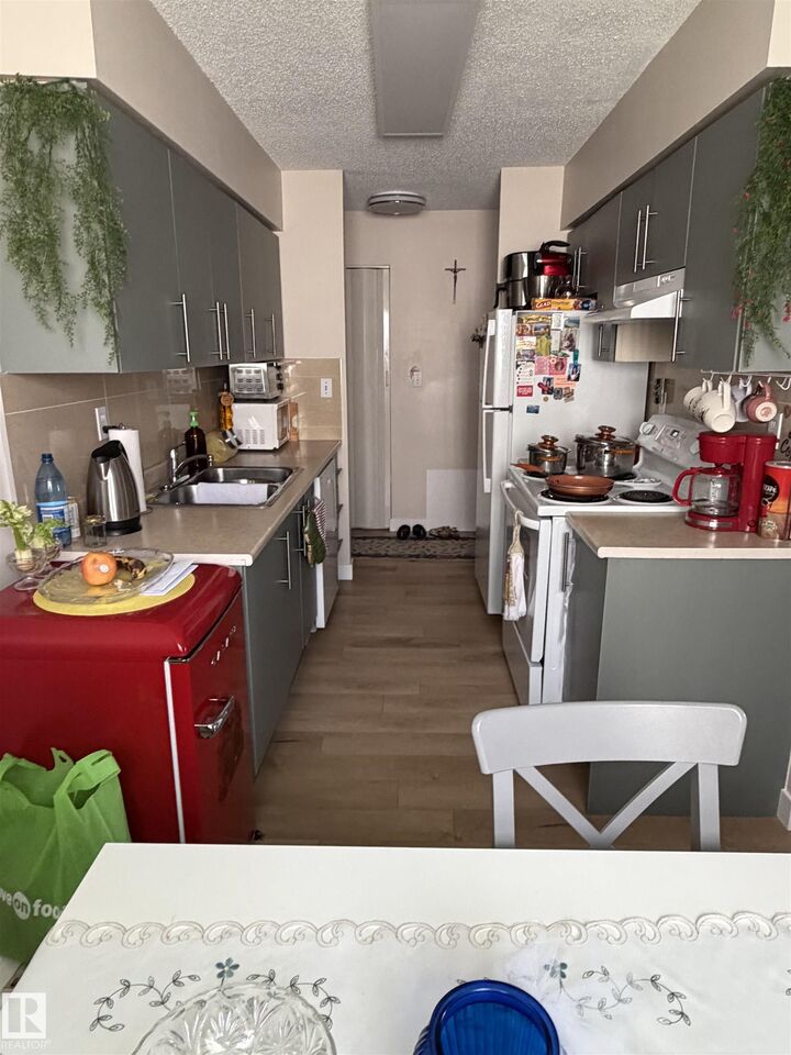 Property Photo:  10604 110 Avenue NW 205  AB T5H 4C7 