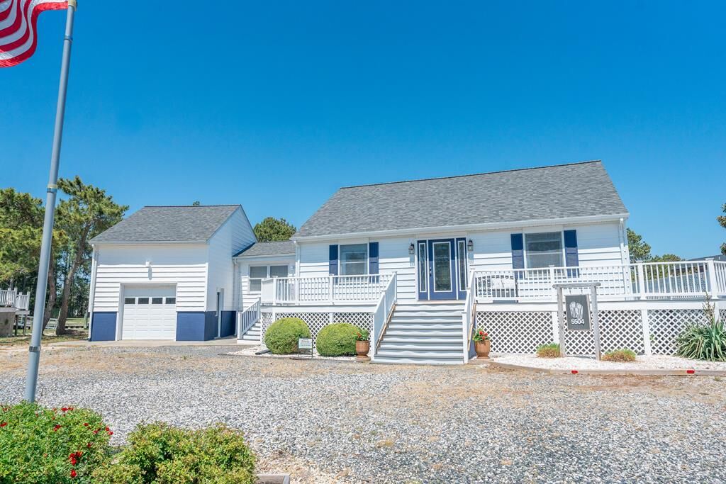 Property Photo: 5504 Amrien Dr VA 23336