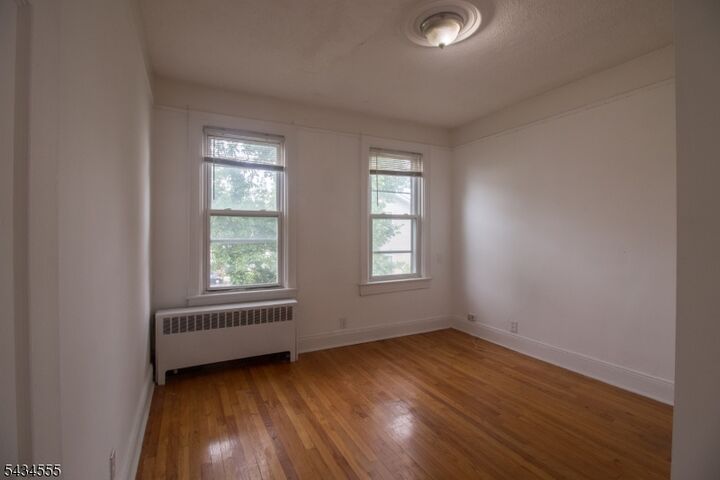 Property Photo:  89 Van Nostrand Ave 4  NJ 07305 