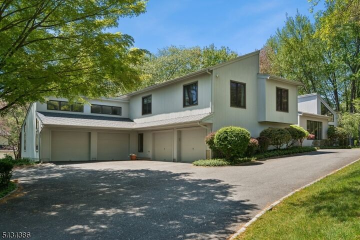 Property Photo:  10 Hawthorne Ct  NJ 07960 