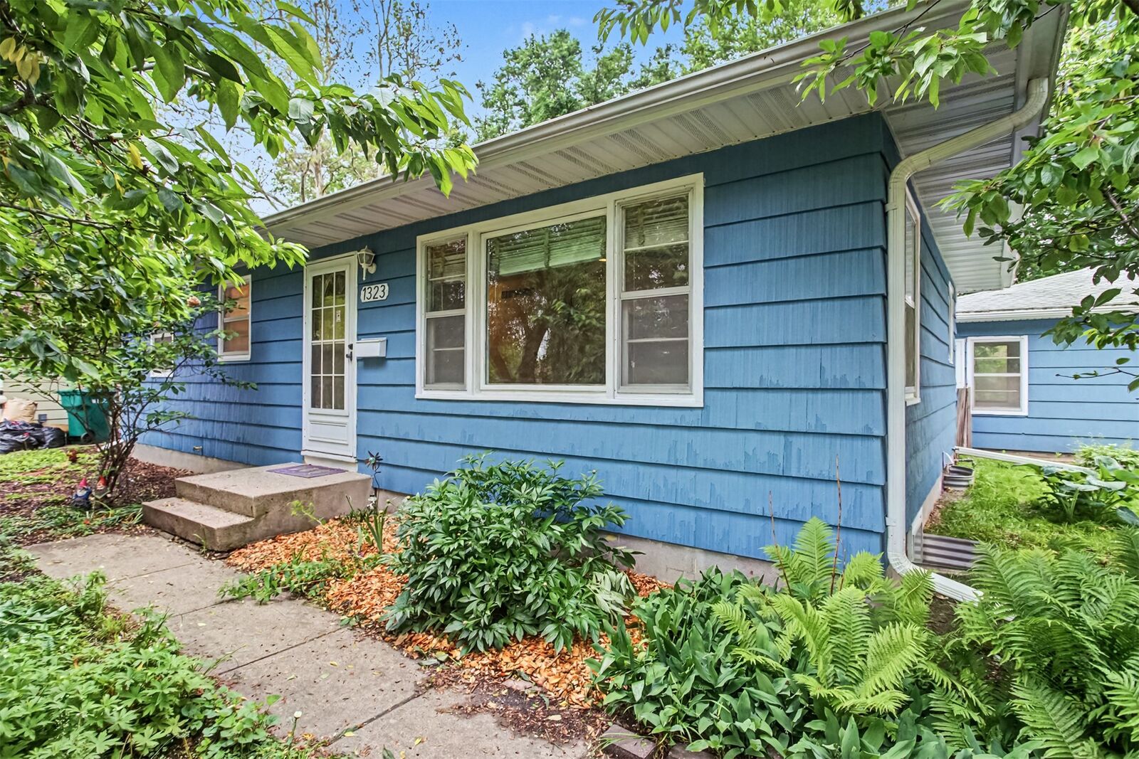 Property Photo:  1323 Arizona Avenue  IA 50014 