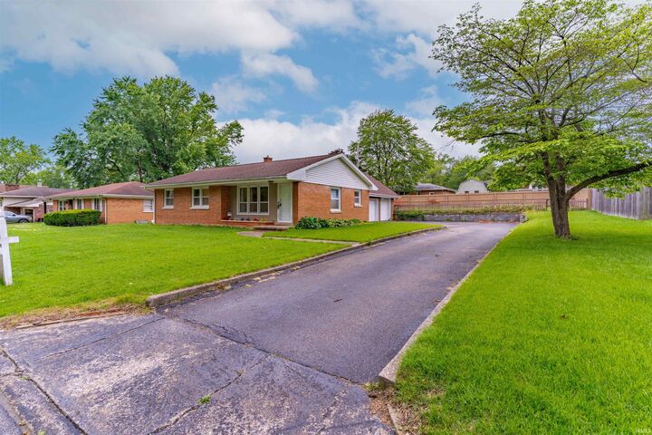 Property Photo:  1014 N Vine Street  IN 47601 