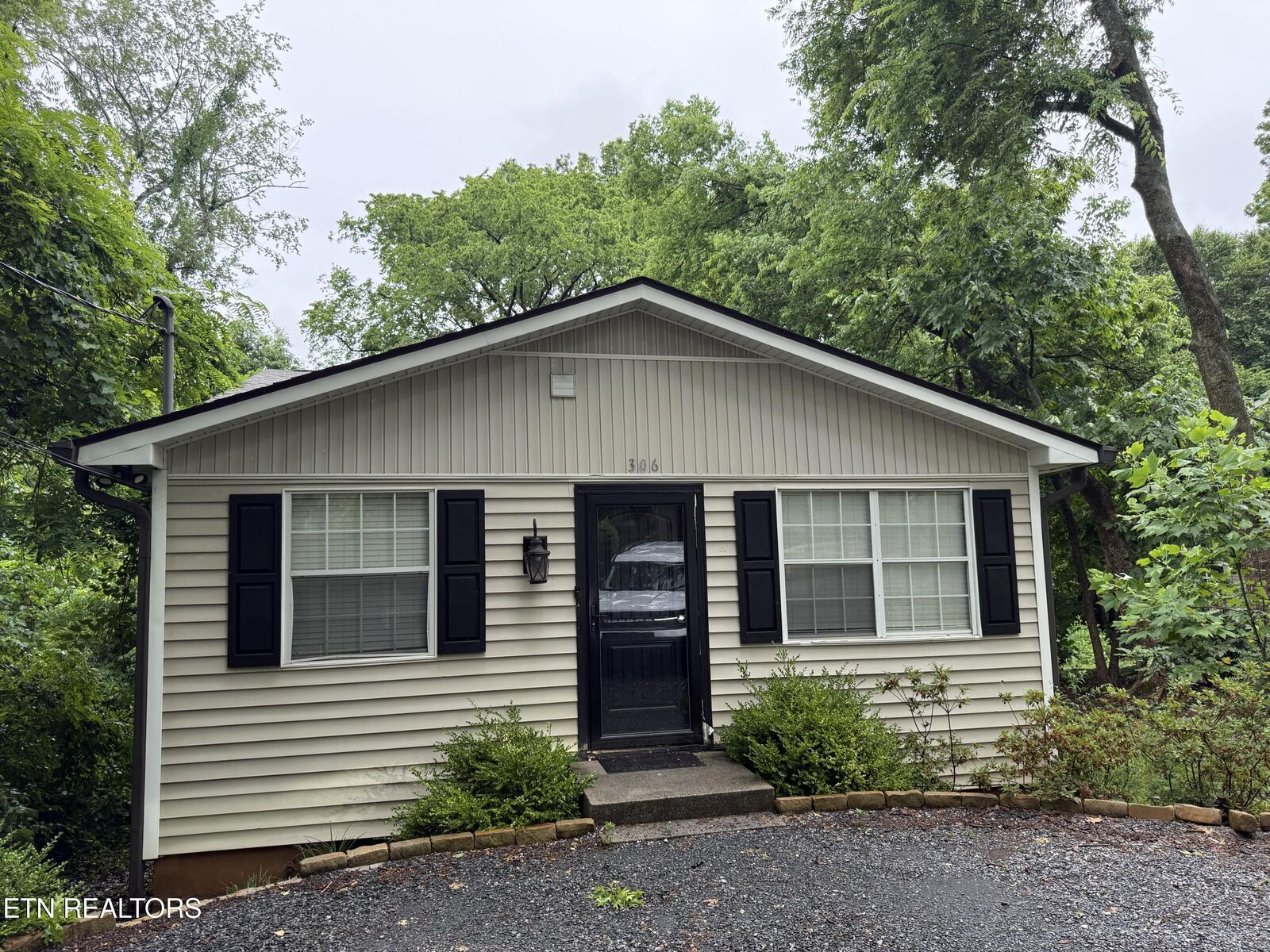 Property Photo: 306 Kingston Court TN 37919