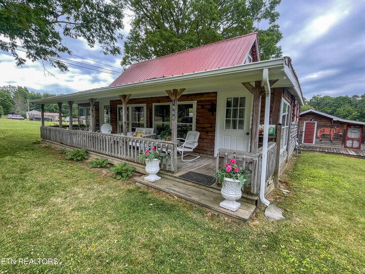 Property Photo:  1960 Leffle Webb Rd  TN 38572 
