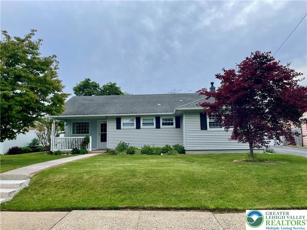 Property Photo:  2001 Aripine Avenue  PA 18018 