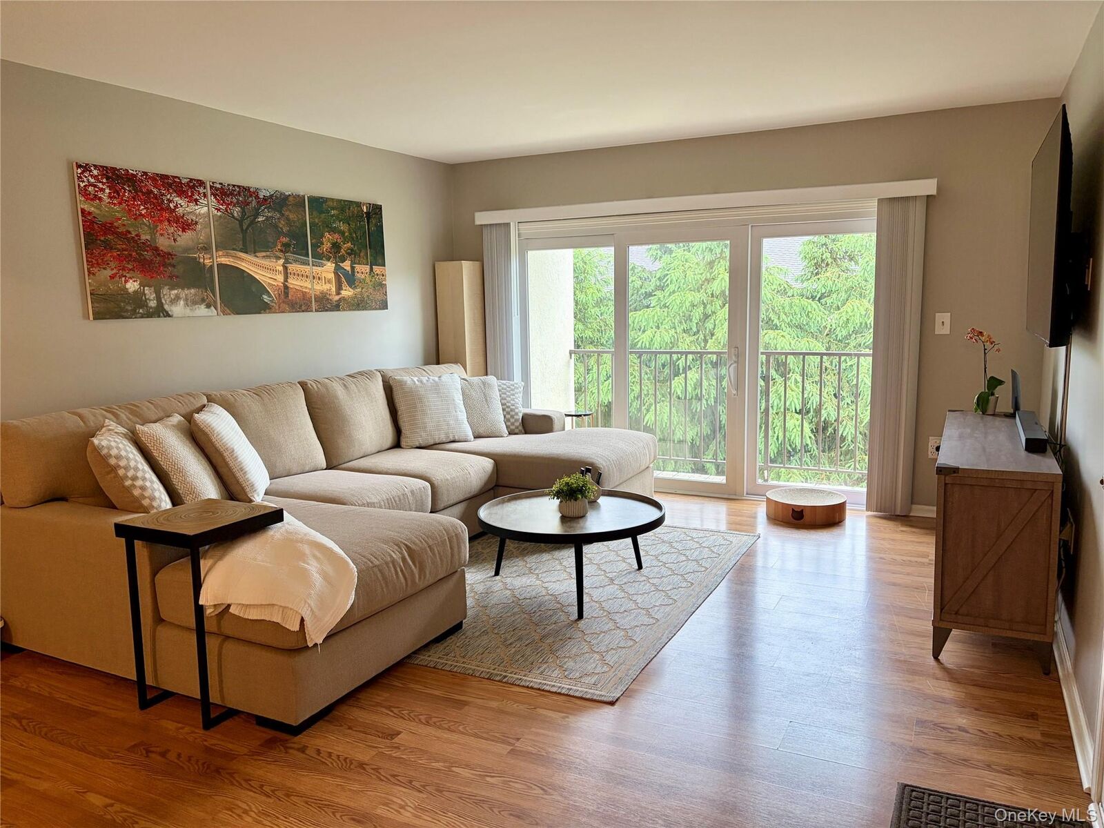 Property Photo:  9 Edinburgh Drive 9  NY 10566 