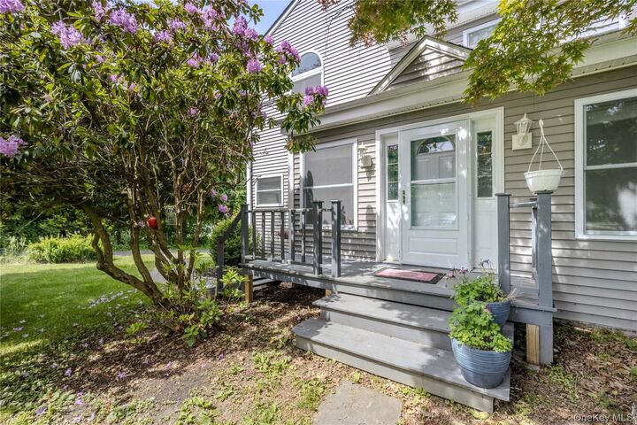 Property Photo:  35 Cottam Hill Road  NY 12590 