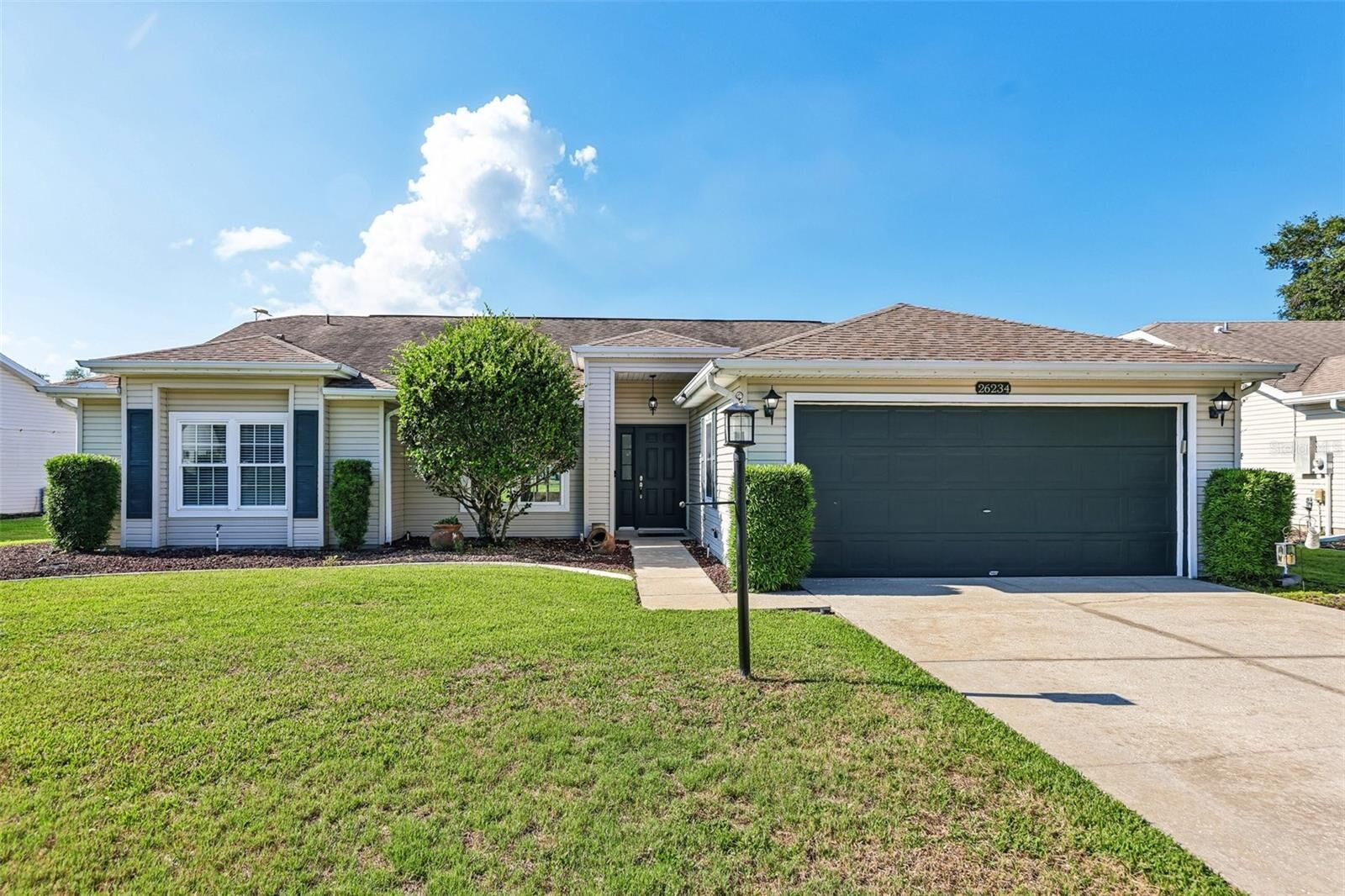 Property Photo:  26234 Glen Eagle Drive  FL 34748 