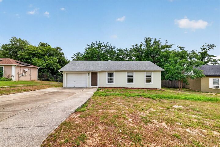 Property Photo:  36 Bay Ridge Loop  FL 34753 