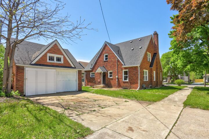 Property Photo:  801 S Madison Avenue  MI 48706 