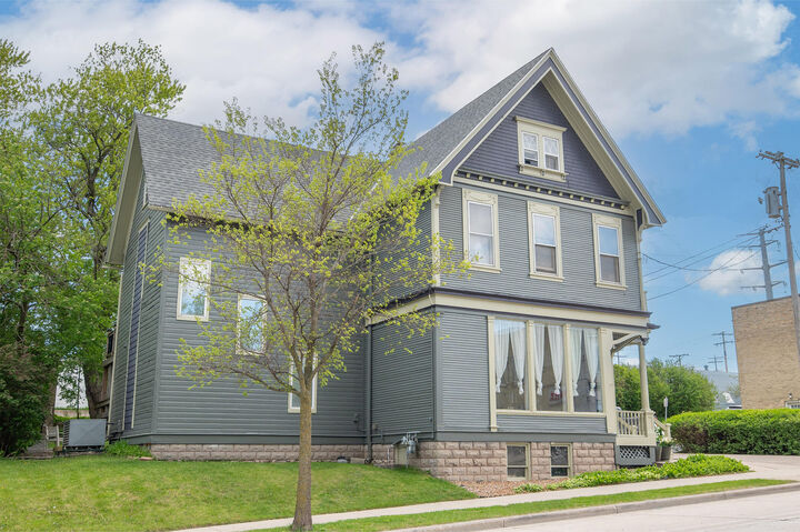 Property Photo:  531 W Grand Ave  WI 53074 