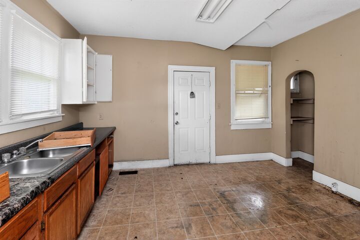 Property Photo:  810 Hale Rd  TN 38116 